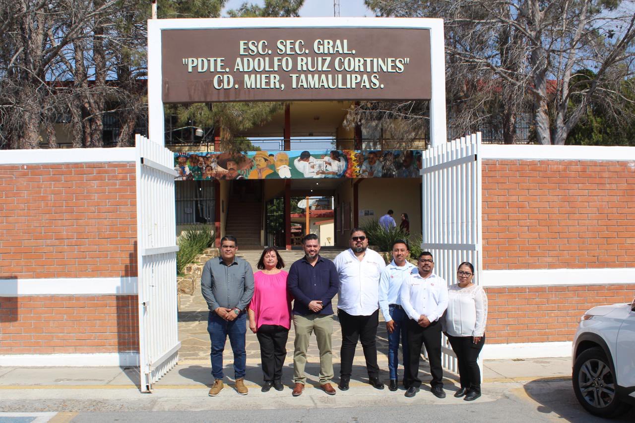 Ing. Orlando Vázquez realizó un recorrido de trabajo en la coordinación de Miguel Alemán y visitó escuelas del Municipio de Mier.