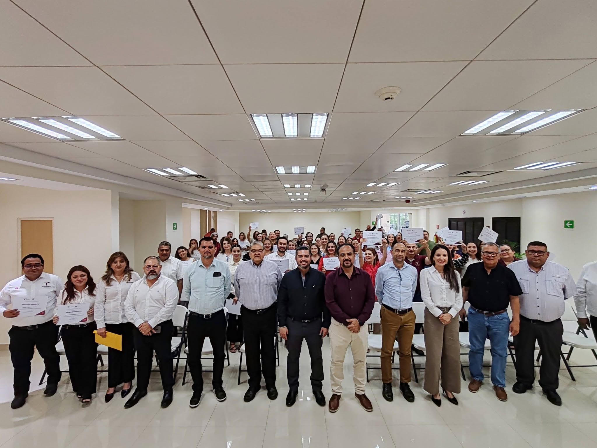 CAPACITA #SET A SERVIDORES PUBLICOS EN PROGRAMAS TECNOLÓGICOS
